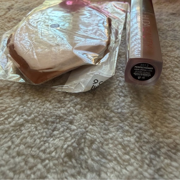 HUDA BEAUTY Deep Shade Makeup - Picture 6 of 6